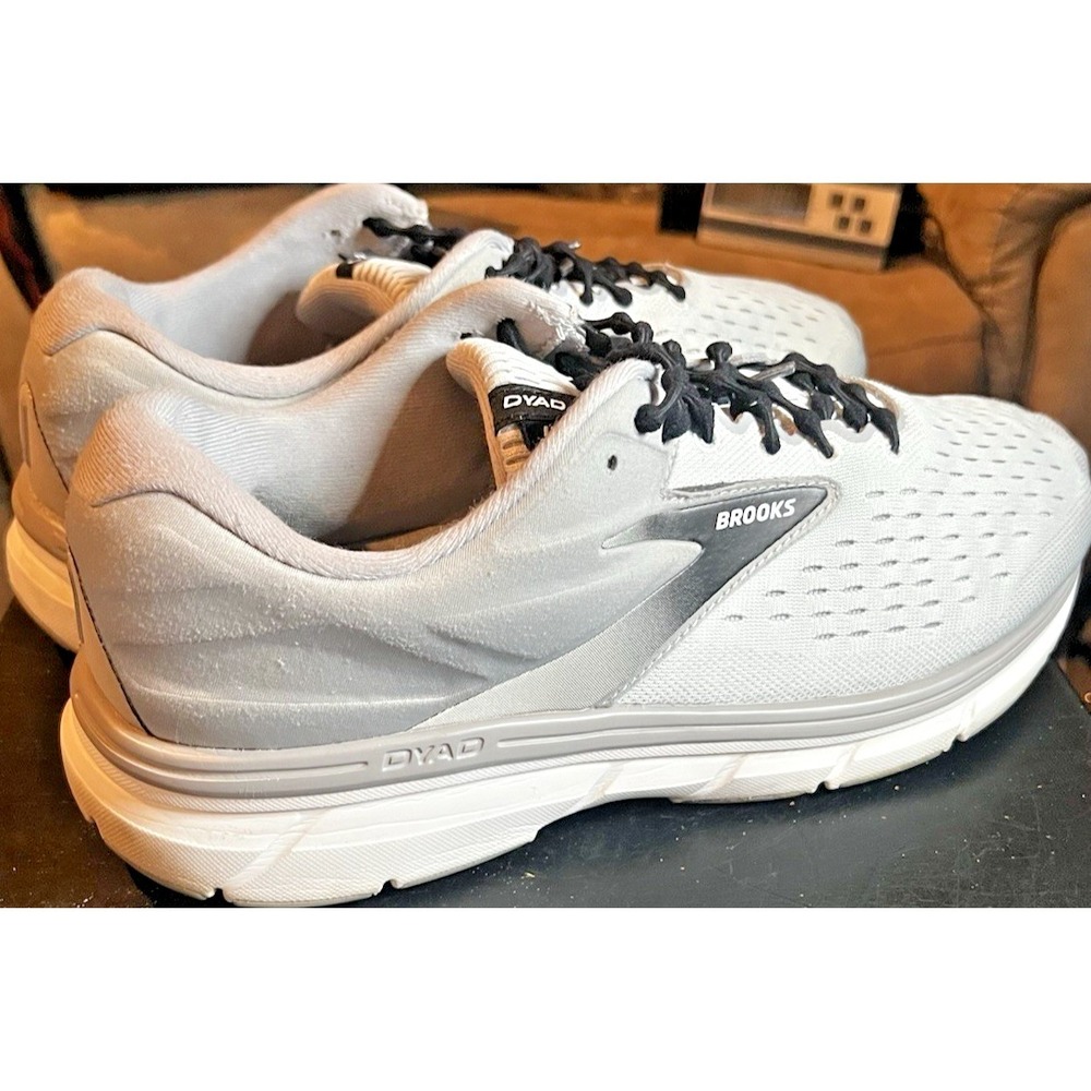 Brooks Dyad 11  Gray Running Shoes Men's Size 13 (4E Wide) Sneaker
